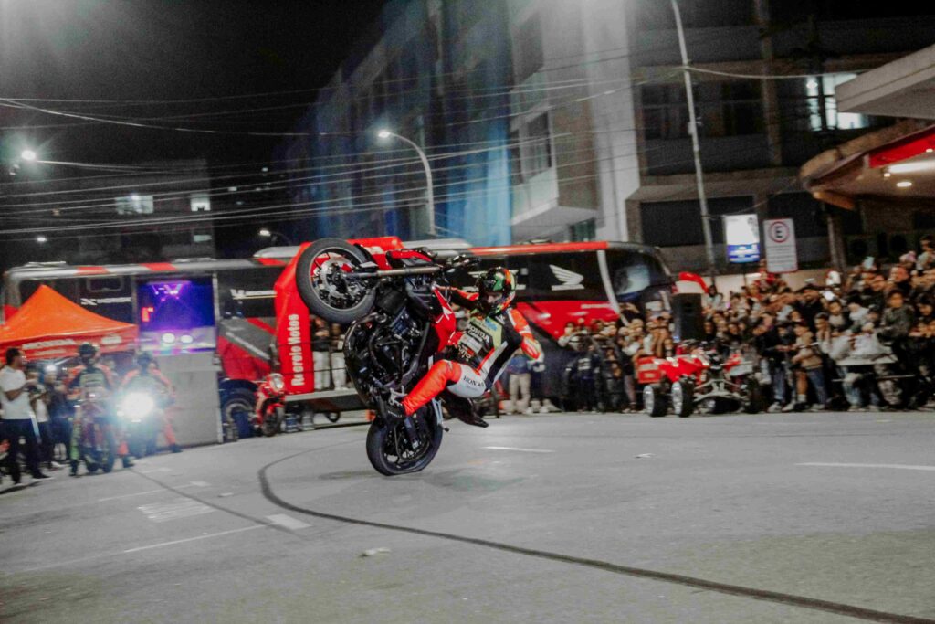 O espetáculo de emoção e adrenalina é realizado há 36 anos com total segurança para os pilotos e o público (1)