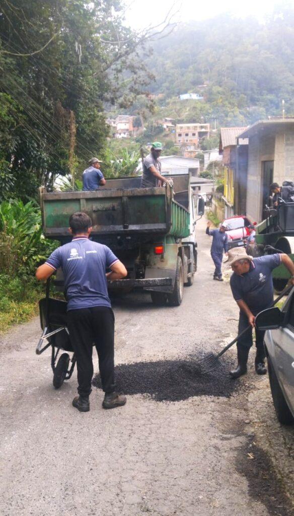 Operação tapa-buracos em ruas do Meudon.