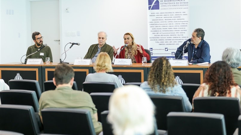 Especialistas participam de seminário na Alerj sobre mudanças climáticas, com apresentação de dados sobre vulnerabilidade dos municípios brasileiros.